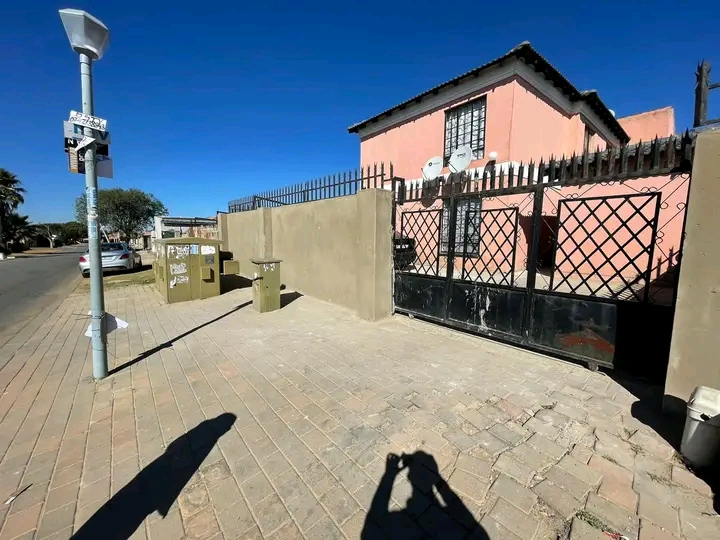 Separate bedroom cottage with ,bathroom with   in Rabie ridge