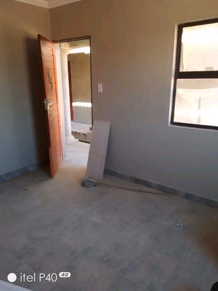 Room for rent 
at ext 3 
r1500
call/whatsa  in Dobsonville