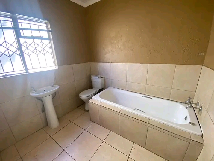 One fitted  bedroom  cottage, comes with  fit  in Birch Acres
