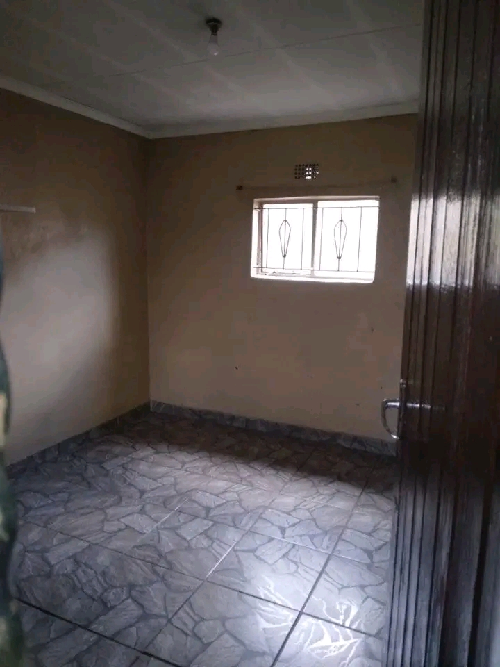 Senaoane room available close to chiawelo cli  in Senaoane