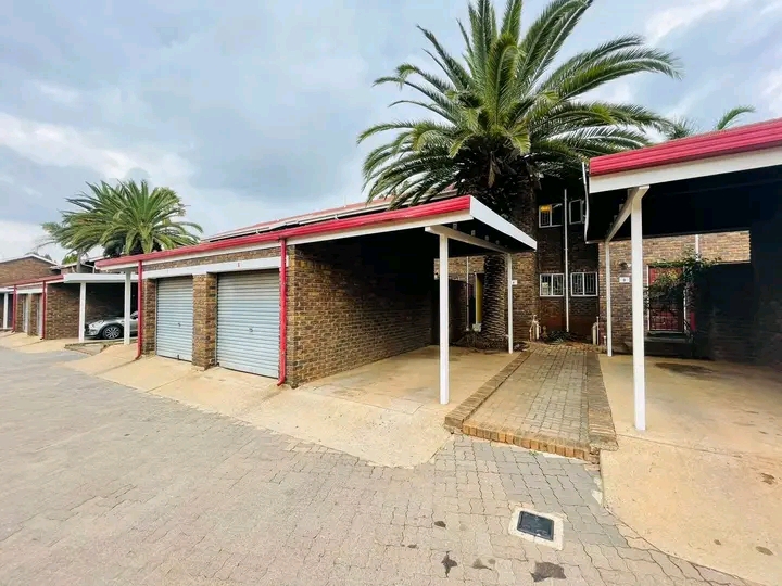 3 bedrooms duplex apartment with built in cup  in Clayville