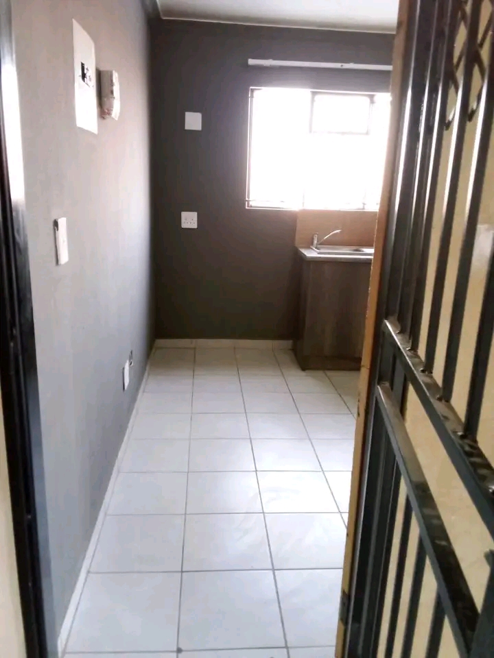 A small bachelor pad in ext 6 is available fo  in Cosmo City