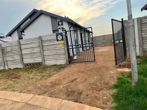 Newly built rental available 
r5000 + r5000   in Sky City
