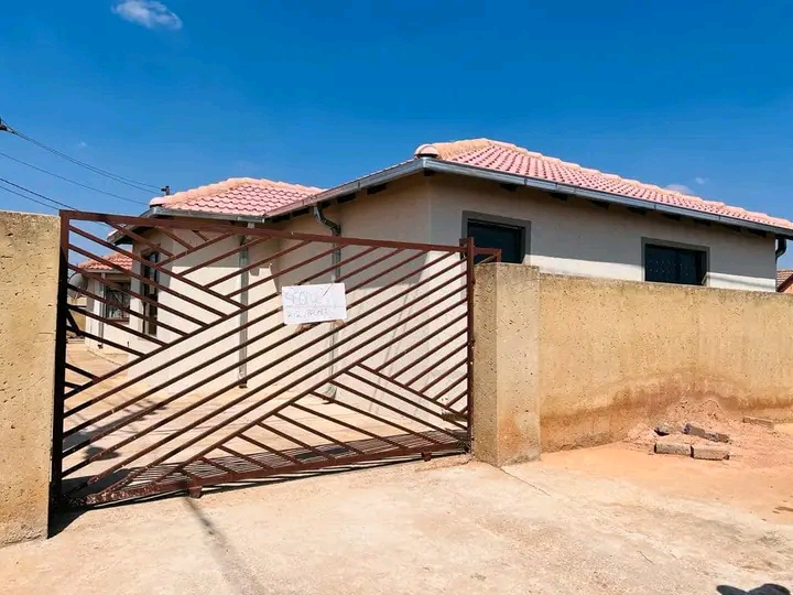 Get this 2 bedroom house rental available imm  in Protea Glen