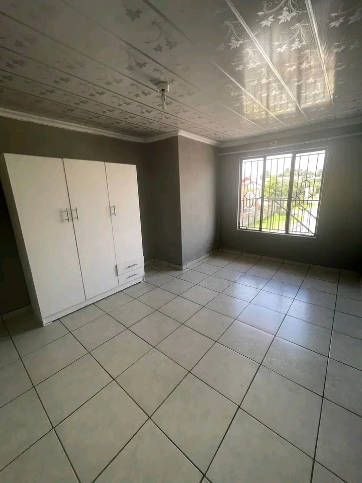 A very spacious beautiful cottage available f  in Klipfontein