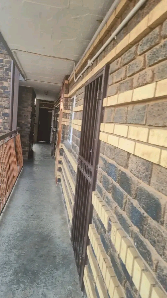 2x small room for r2000 and r2200 available i  in Sunnyside