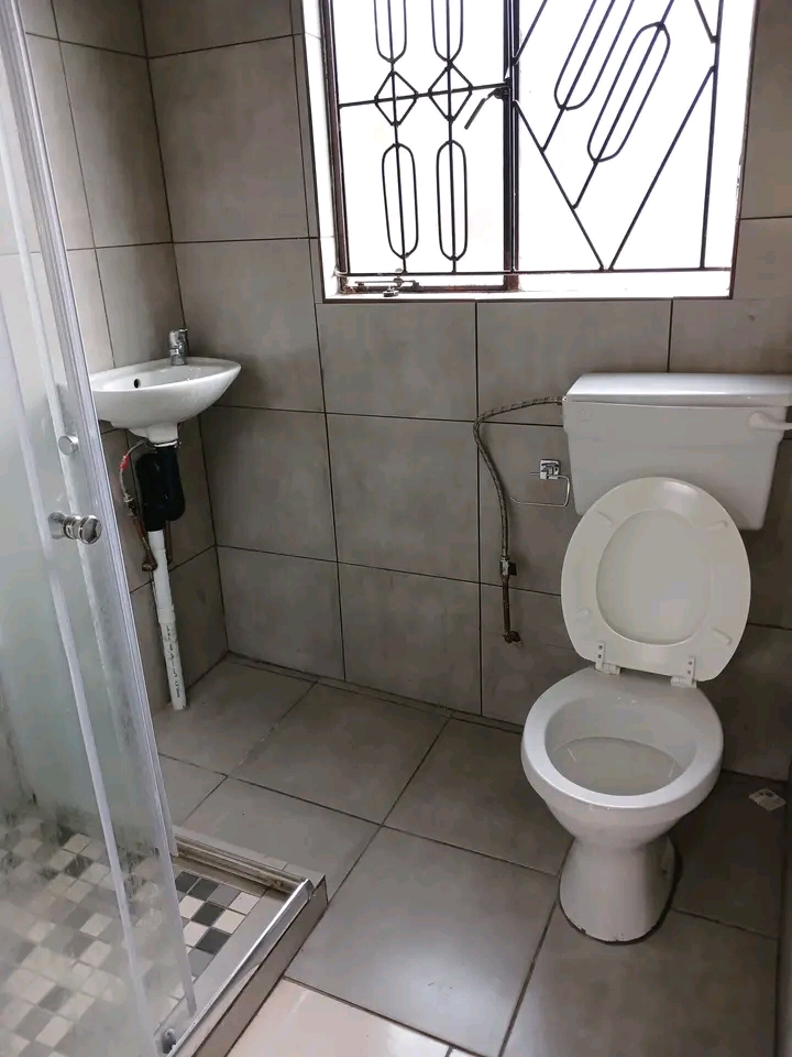 Comfy modern clean bachelor units for rent at  in Ebony Park