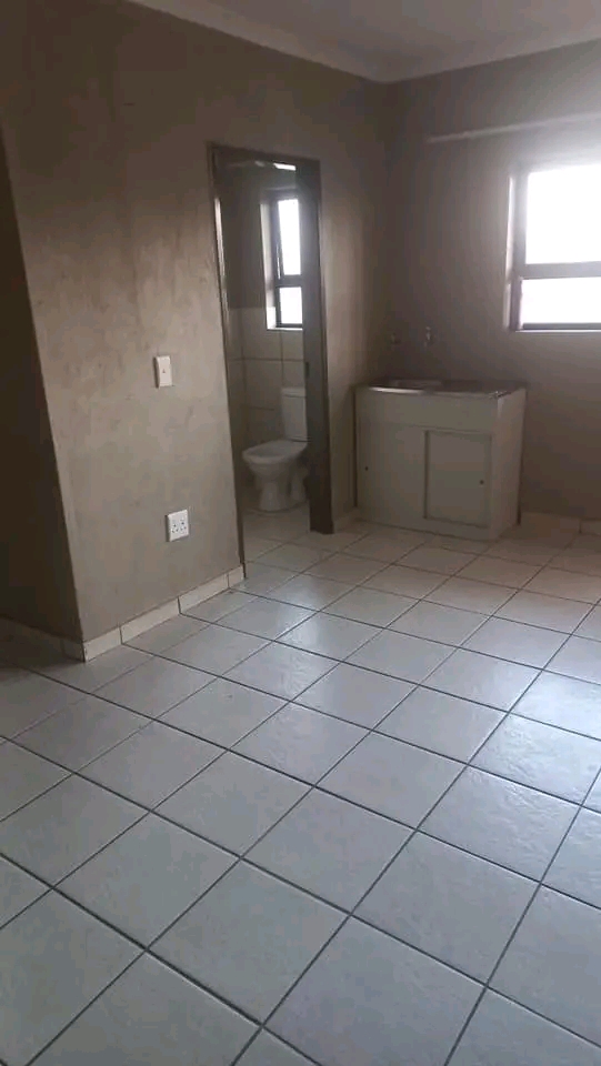 Spacious cottage available for rent in extent  in Cosmo City