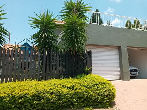 3 beds 2 baths with a loft that can used as a  in Sandton