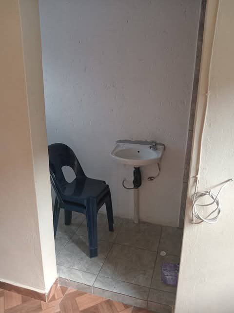 2 rooms available in allendale next to tallga  in Allandale