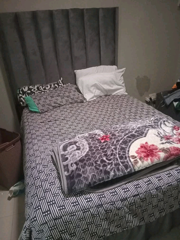 1 inside room with own bathroom 1 parking ava  in Germiston