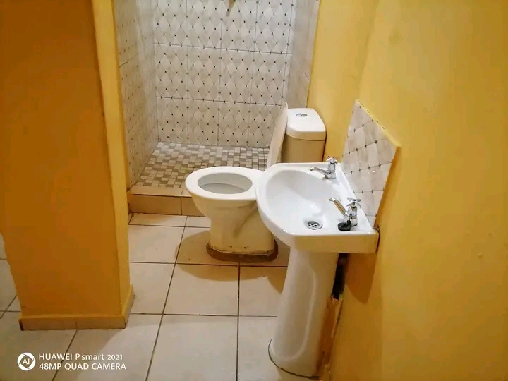 Spacious en-suite room to rent at ext 24.

  in Protea Glen