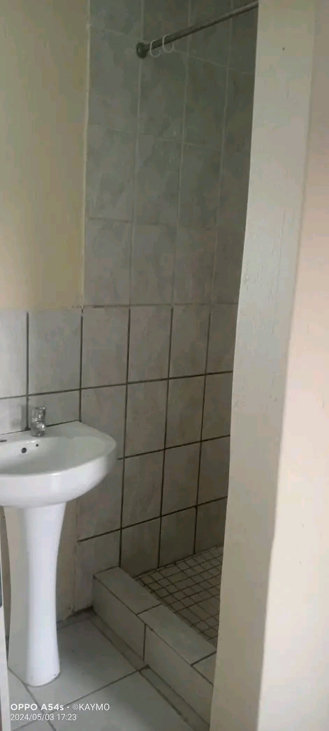 Room to rent again available for r1400 it got  in Braamfischer