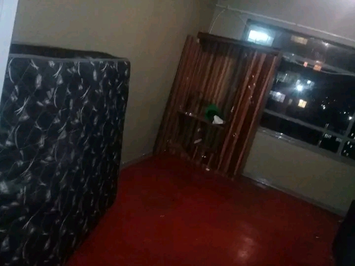Hello ,, medium bedroom with balcony in  matr  in Hillbrow
