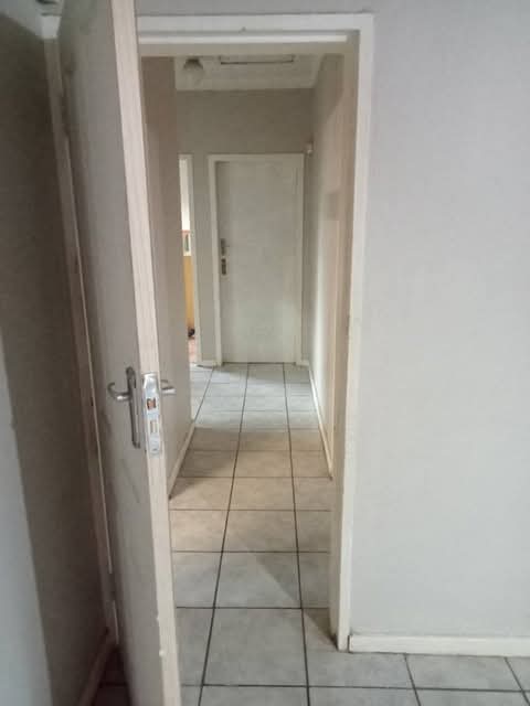 Room to rent for a dayshift working female in  in Vanderbijlpark