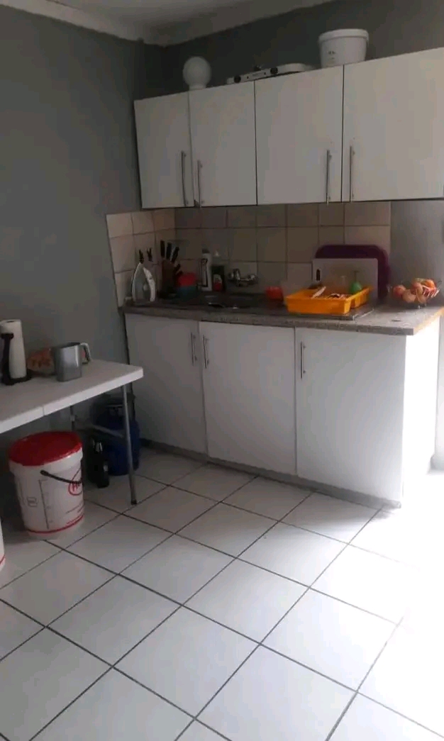 A beautiful backroom in block ff r4000
2 bed  in Soshanguve