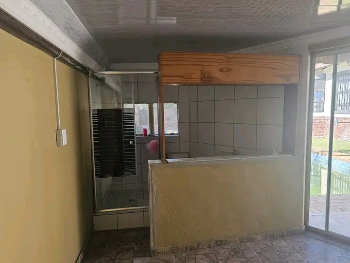 Bachelor cottage to rent r3800 per month 
av  in Norkem Park