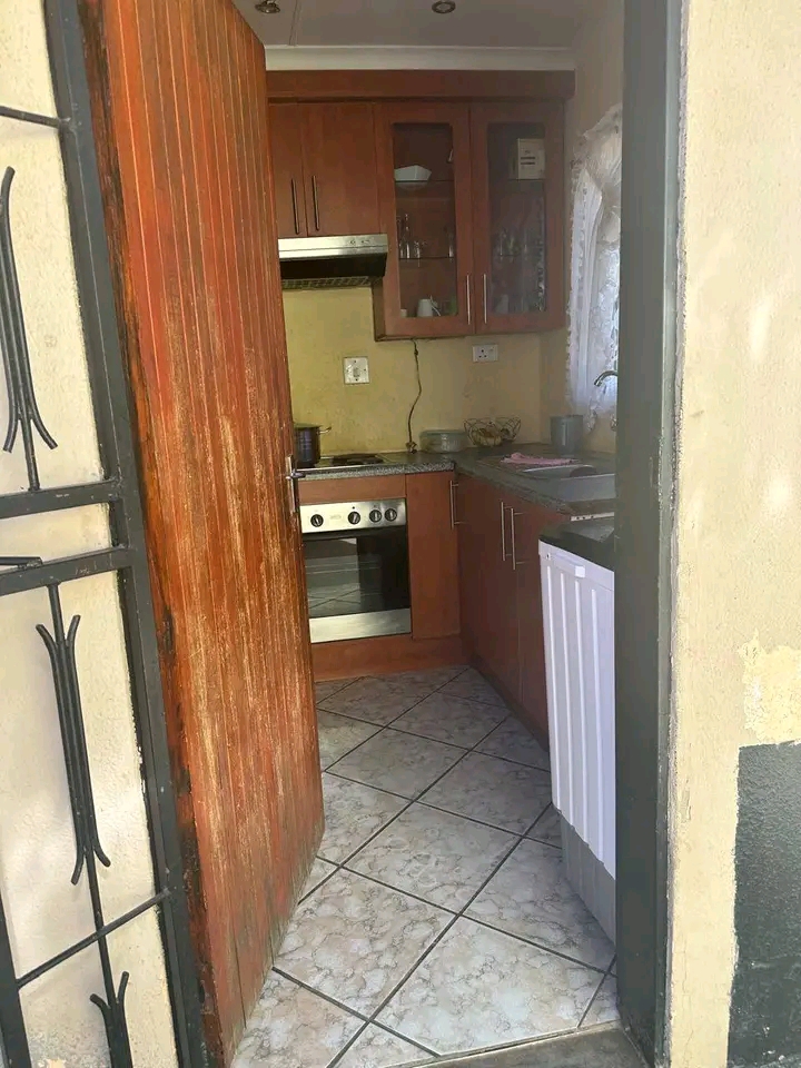 2 bedroom house to rent.
thus calmly house t  in Birch Acres
