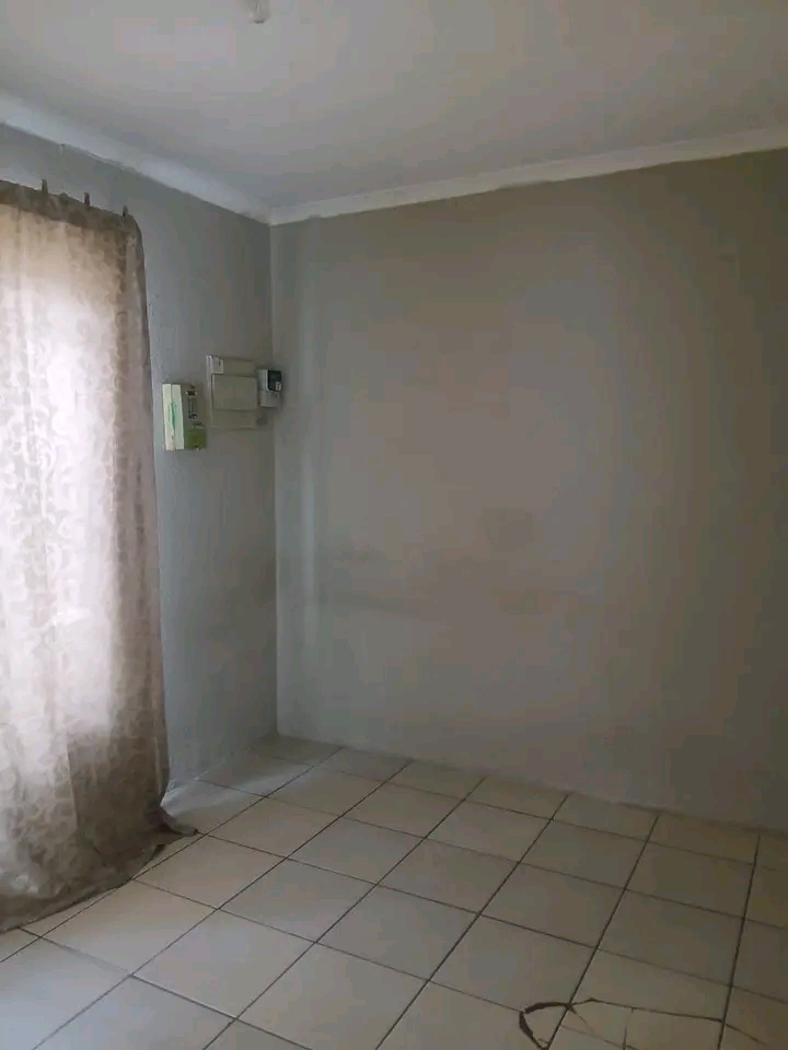 House to rent
2 bedroom and 1 bathroom  
ex  in Ebony Park