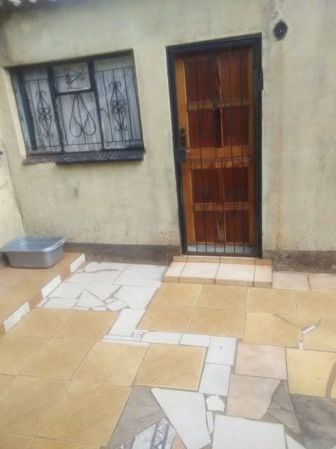 Two room for rental zone14 nd 1 nd half room   in Sebokeng