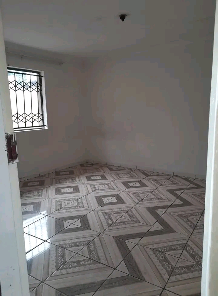 R1650 @ soweto
shared shower and toilet 
no  in Rockville