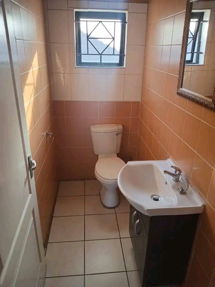 Spacious 2 bedroom cottage is available for r  in Old Birch Acres