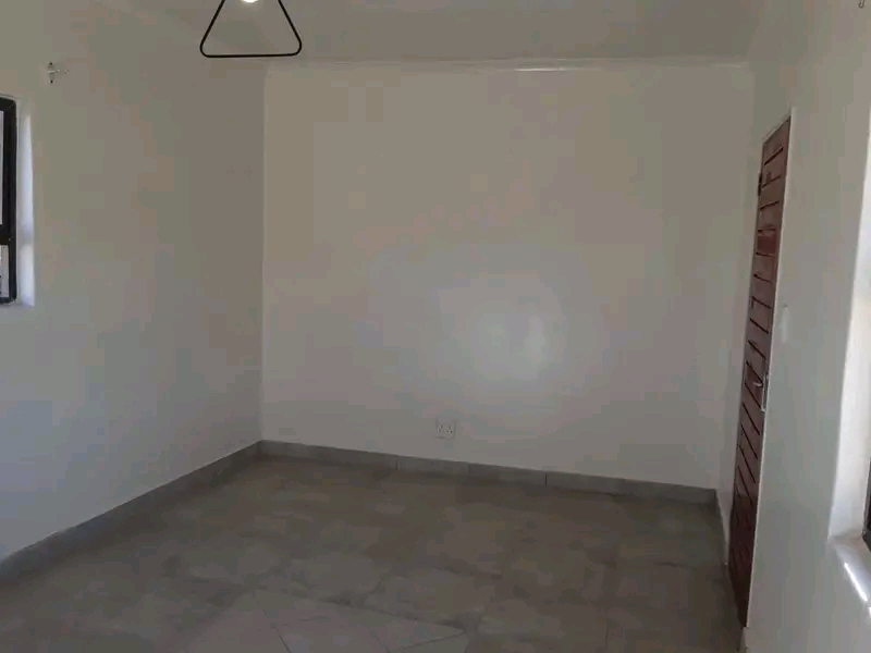 Vacant ensuite available in zone 4. r3100.00+  in Diepkloof