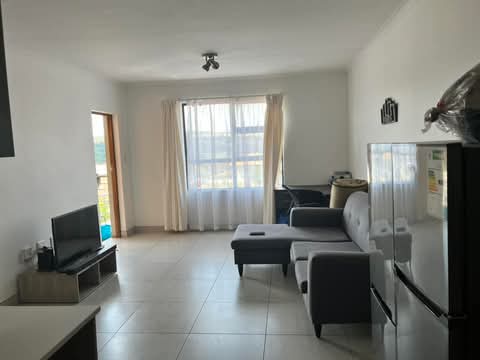 Sharing room (with a guy) available in 2 bedr  in Midrand