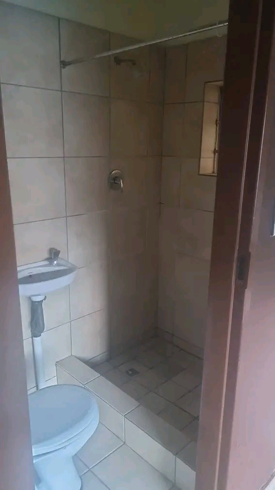 Room to let at 24 president and garden has to  in Turffontein