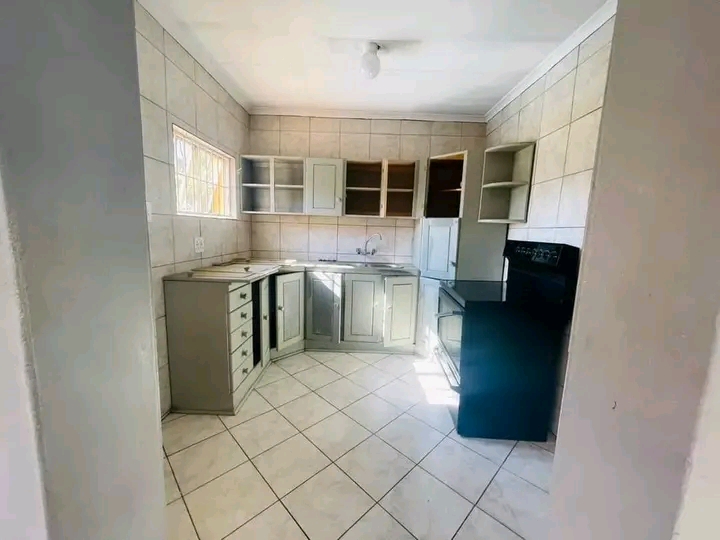 A 1 bedrooms cottage consists of lounge,kitch  in Allen Groove