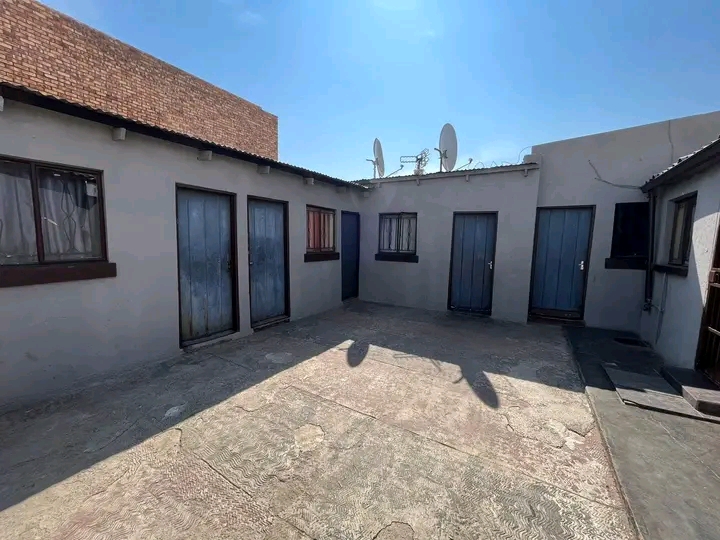 House for sale 
investment property waiting   in Tembisa
