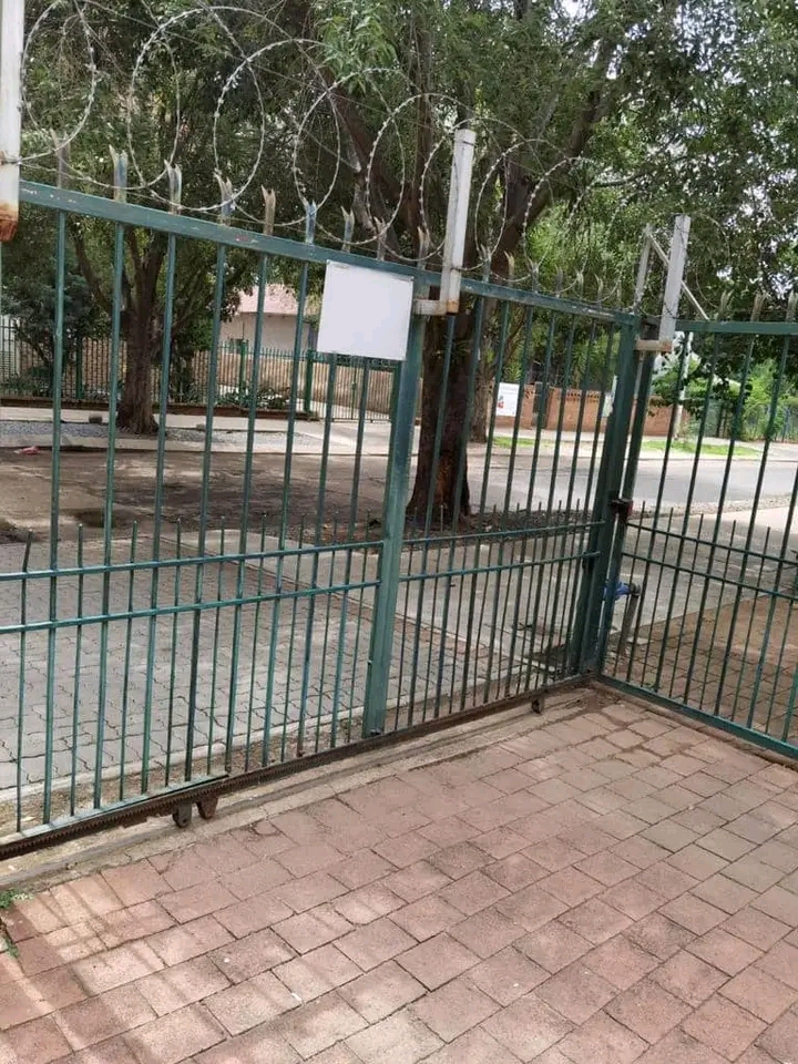 Room available on 1st of september at corner   in Sunnyside