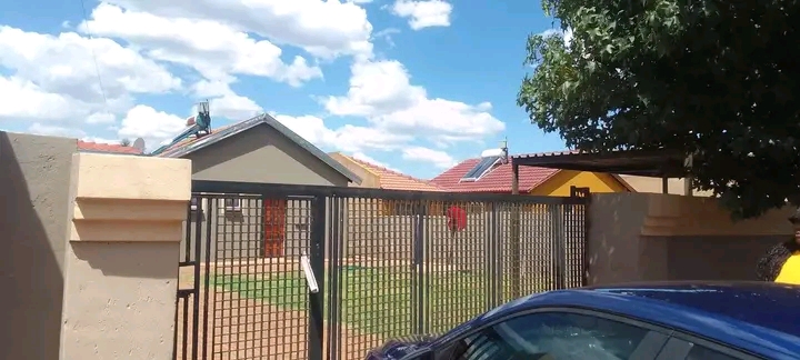 Hie gud people i have a house to rent in ext2  in Protea Glen