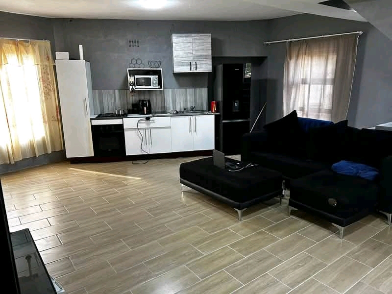 Rental 2 bedroom unit
en-suit 
r7000 pm
in  in Norkem Park