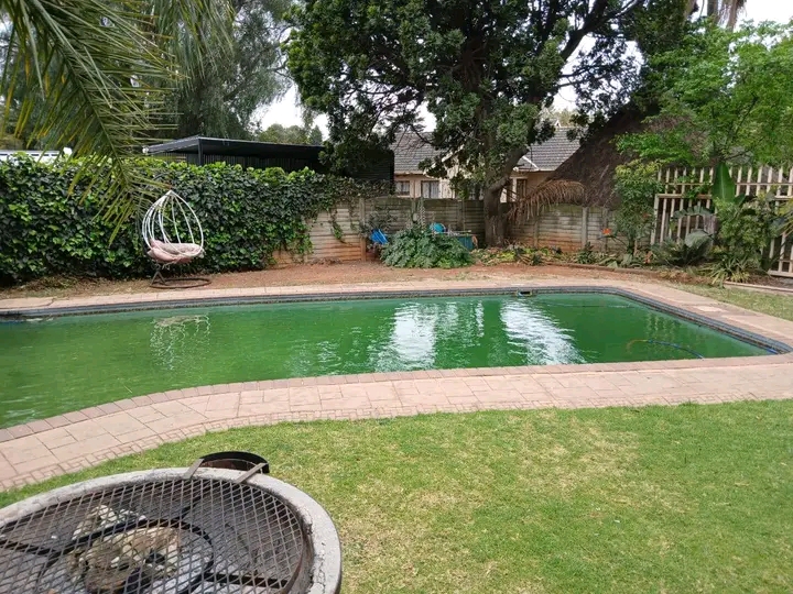 A very spacious  bachelor in a quiet boomed a  in Old Birch Acres