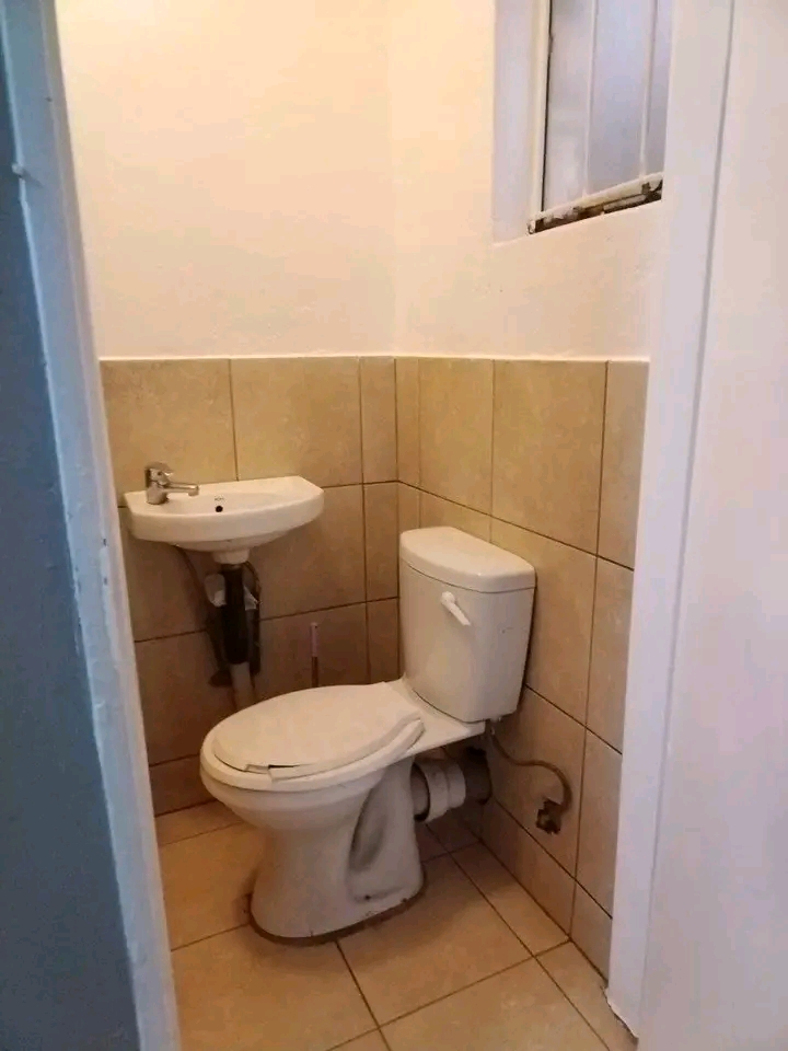 1 bedroom flat available in ext 11 near tollg  in Ebony Park