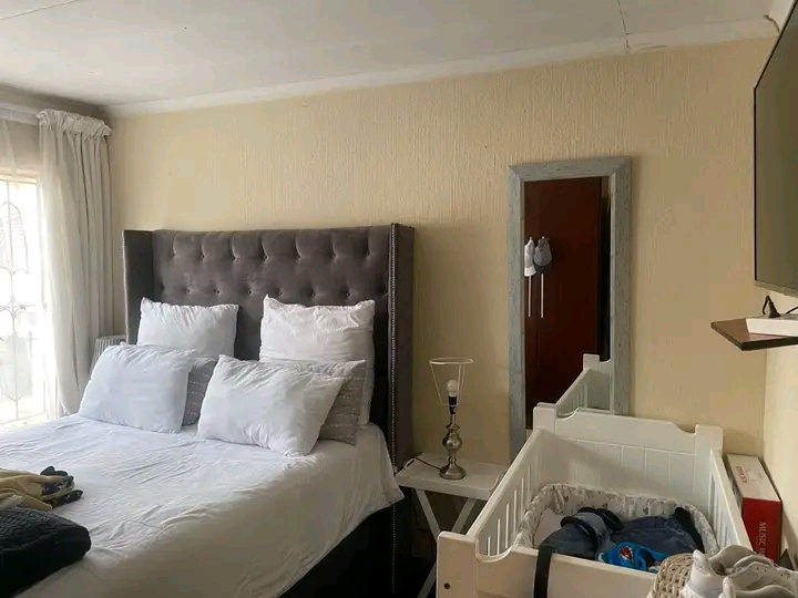 House to rent in umngandane street. it has 3   in Birch acres