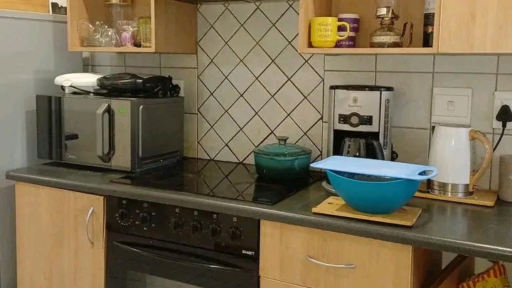 Hi, i have a room available in a two bedroom   in Ferndale