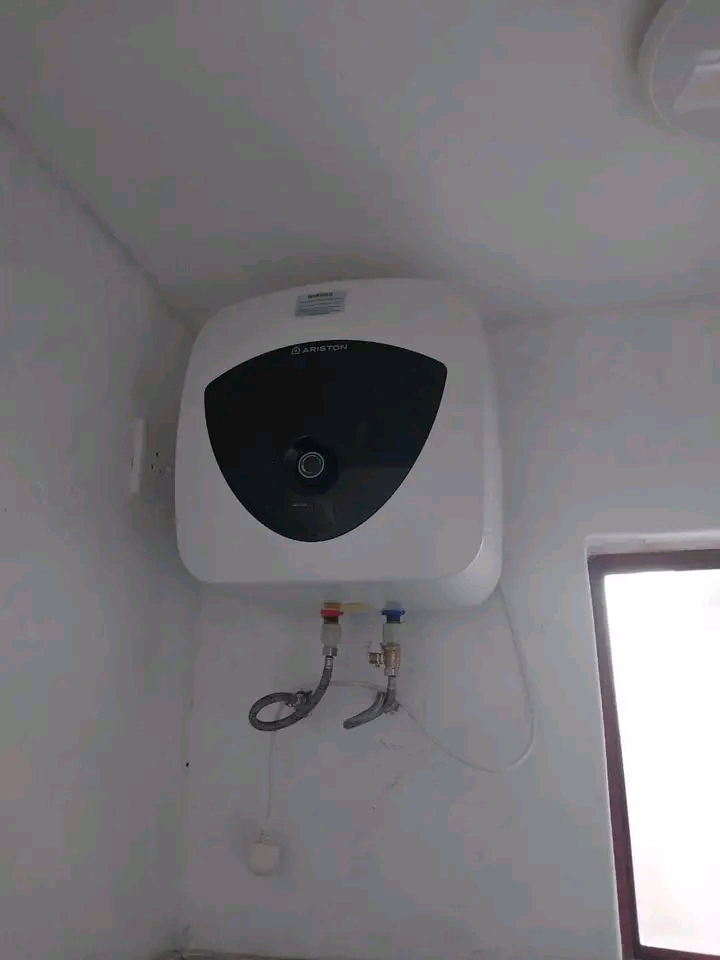 Rental ext79 
big bachelor available 
rent   in Clayville