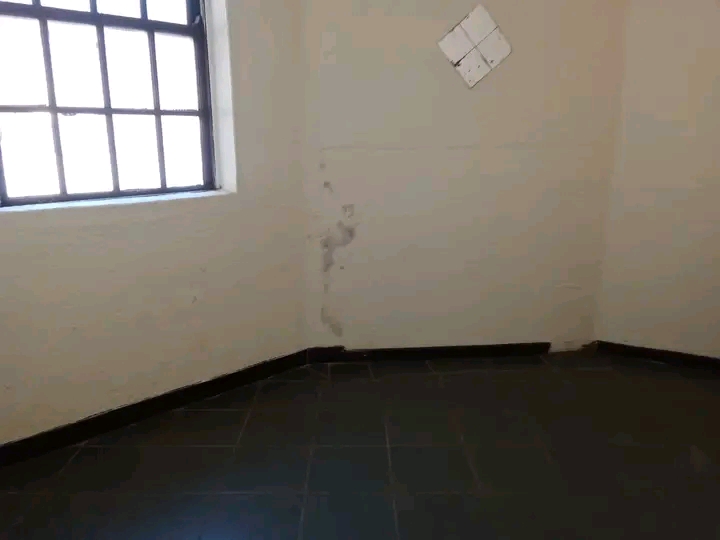 House to let next to troyeville primary schoo  in Troyeville