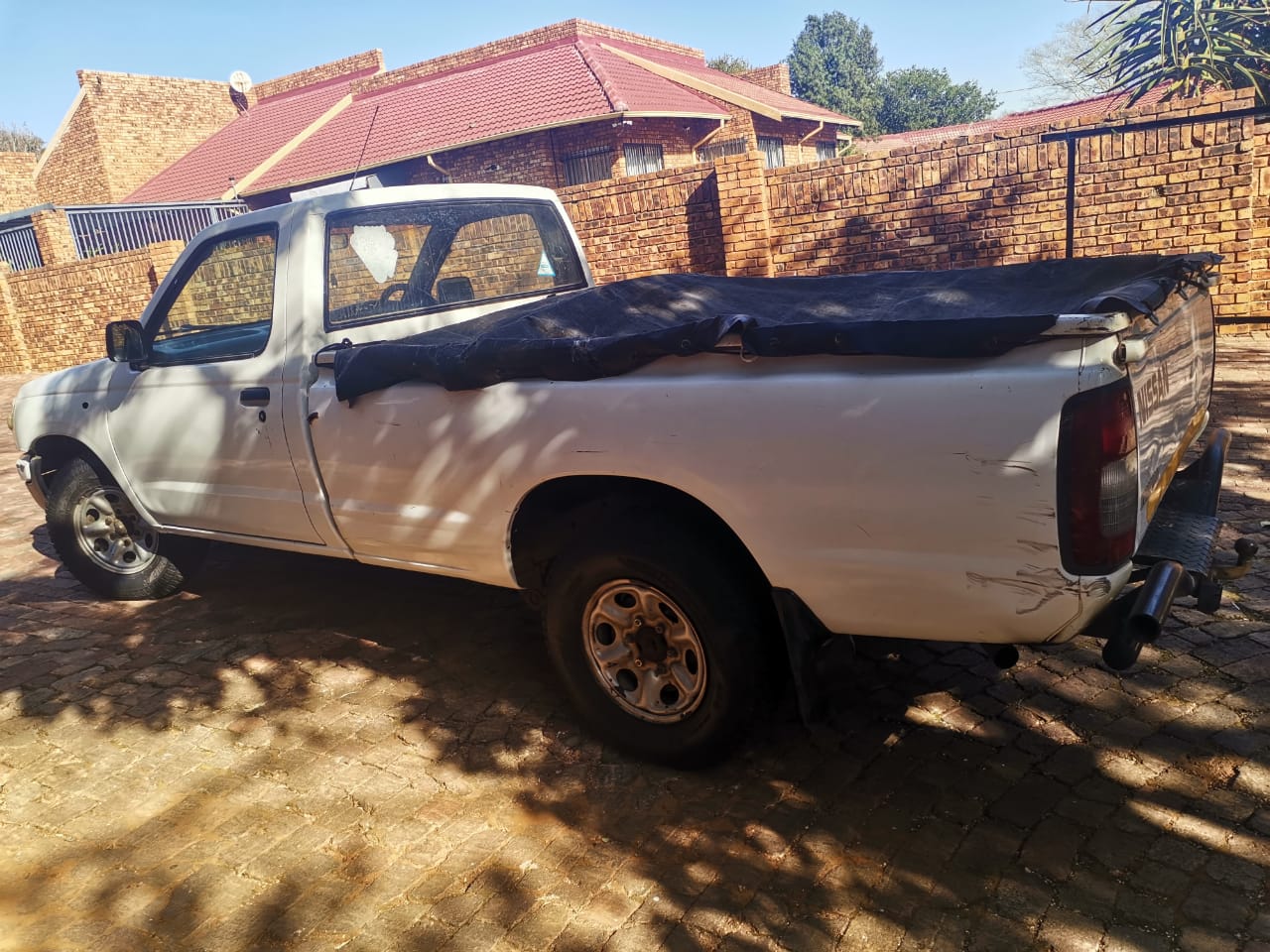  nissan hard body white for sale 0728449331 e  in Johannesburg