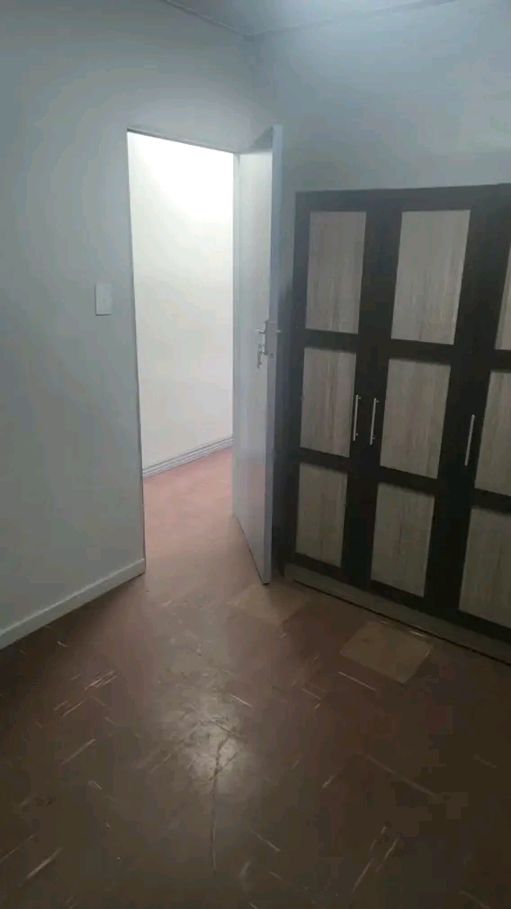 2x small room for r2000 and r2200 available i  in Sunnyside