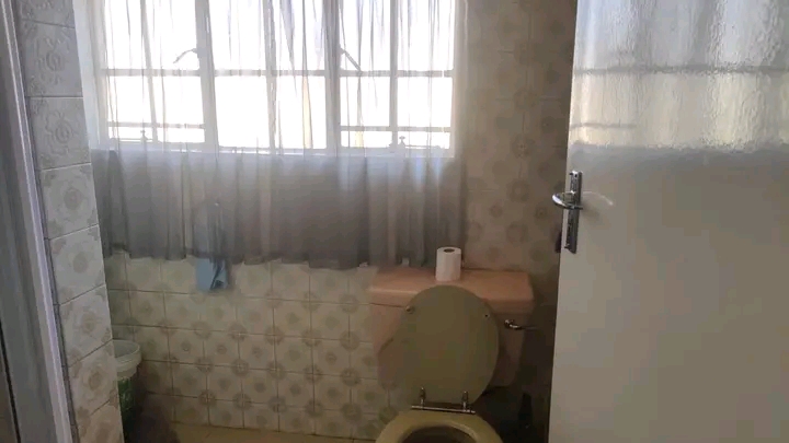 1 bed room 
toilet 🚽
kitchen
electricit  in Fleurhof