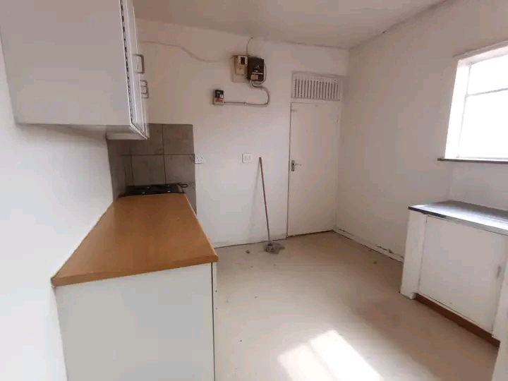 Flat for rental safe, secure and neat if you   in Rosettenville