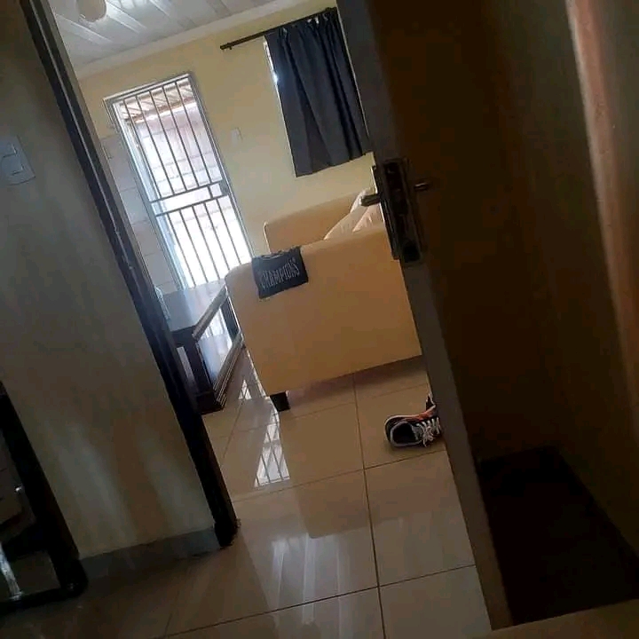 Cottage to let r3000. deposit r1000. water in  in Rosettenville