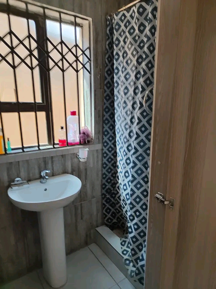 Open plan bachelor 
r3200 pm
r3200 deposit   in Birch Acres