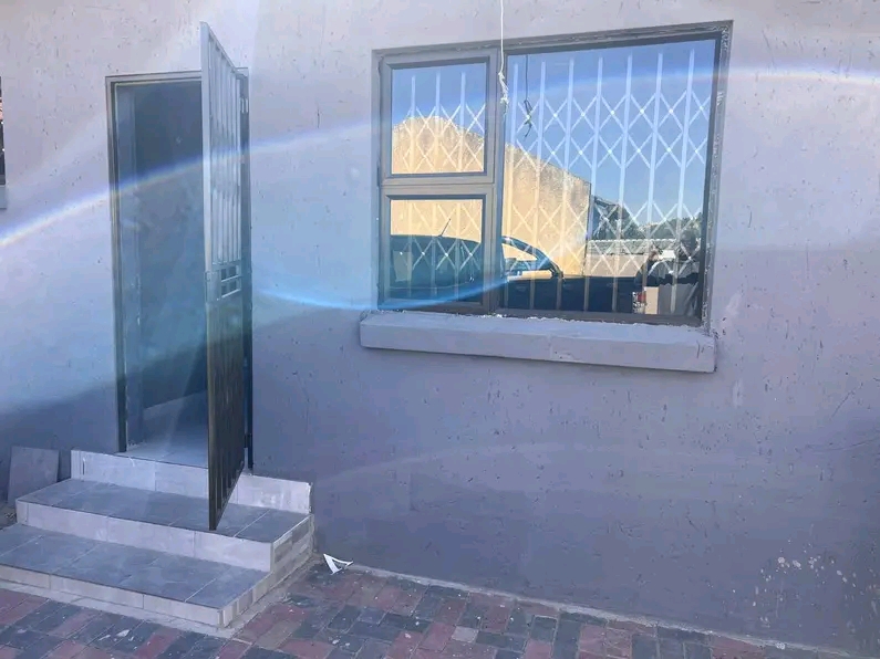 Ext 3 bachelor  room for rental for r3000pm
  in Riverlea