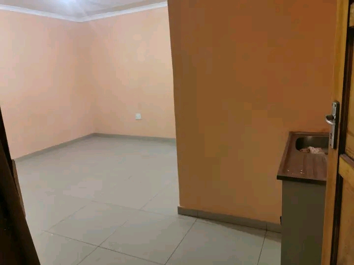 Big bachelor room with ensuite available for   in Protea Glen