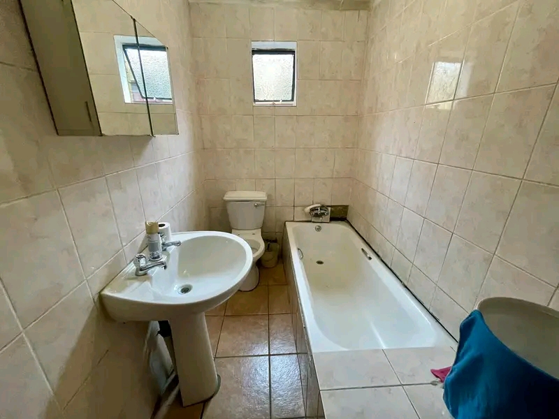 1 separate bedroom cottage with kitchen with   in Tembisa