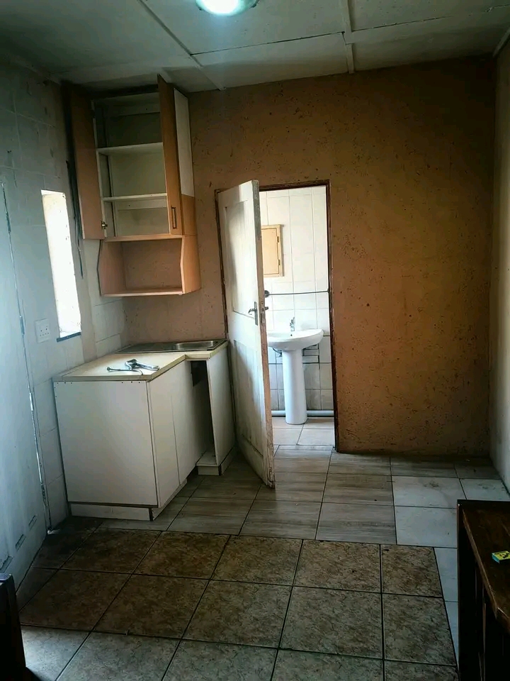 Bachelor to rent in malvern east r2800 water   in Wychwood